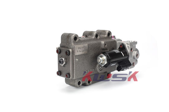 Le régulateur Kobelco Sk350-8 SK330-8 S-0EZ1-V 6 de la pompe K3V140 hydraulique se tient